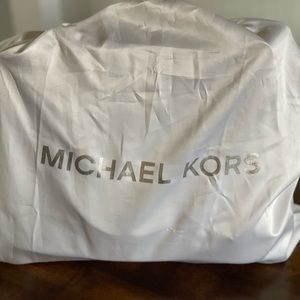 Michael Kors neon yellow in very good condition almos brand new!!